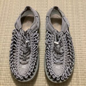 KEEN Men's Uneek Sneakers Size 10.5 Steel Gray FLAWED
